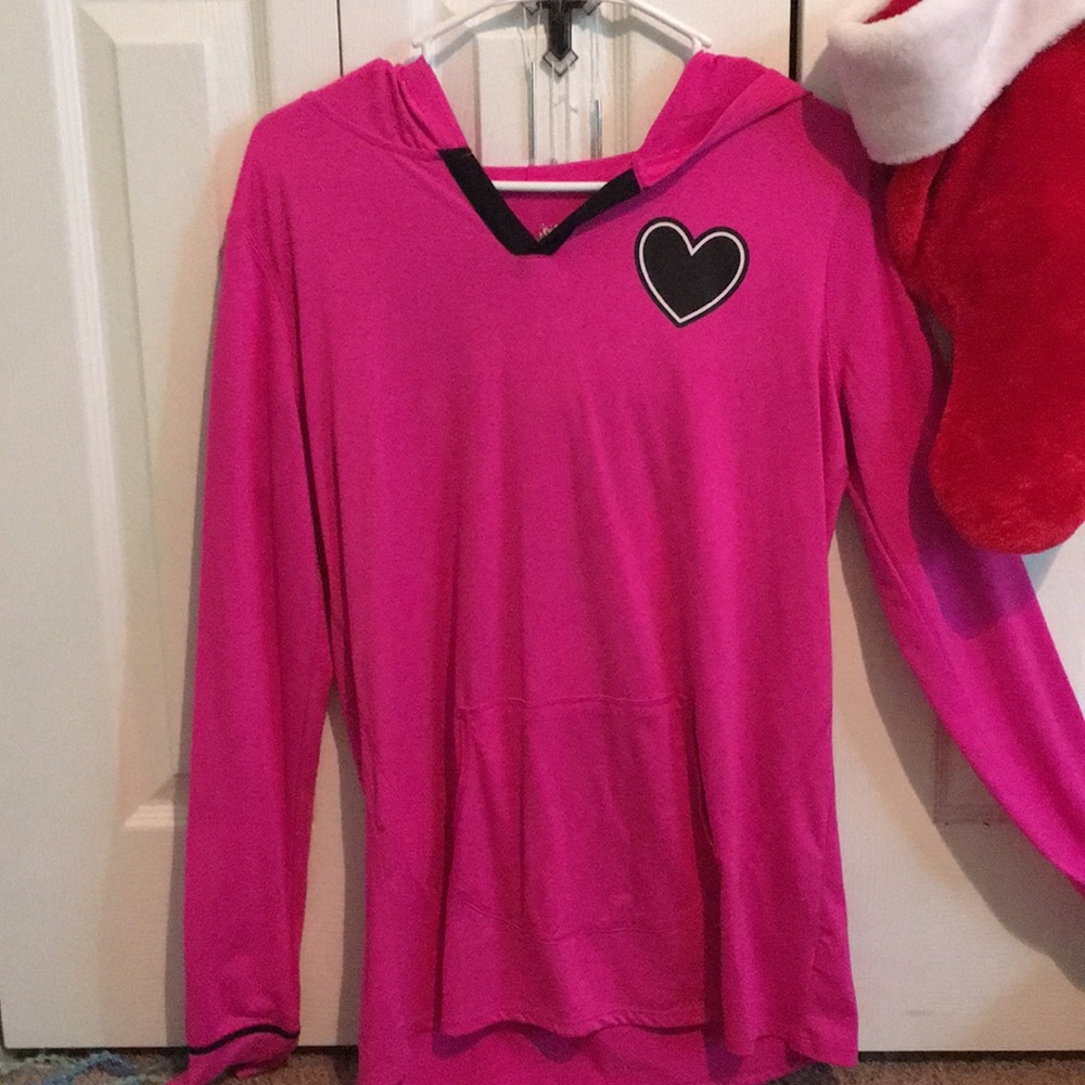 Pink pullover with black heart